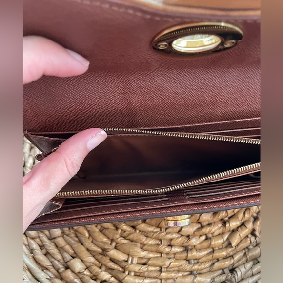 Louis Vuitton Monogram Clutch - Picture 7 of 11